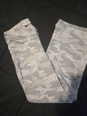 Hollister Light Gray/tan Camo Curvy Low-Rise Baggy Cargo Pants